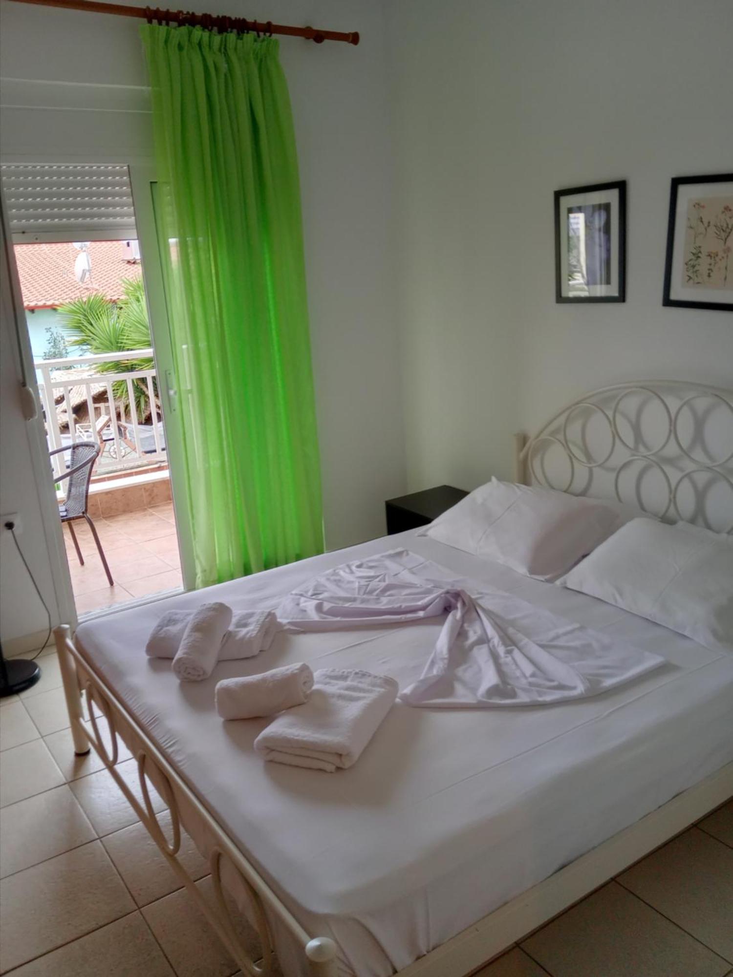Irida Apartments ネア・スキオニ エクステリア 写真
